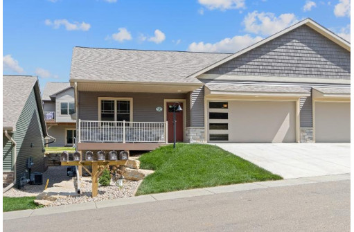 35 Sienna Hills Circle, Mount Horeb, WI 53572