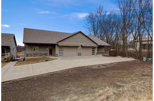 28 Sienna Hills Circle, Mount Horeb, WI 53572