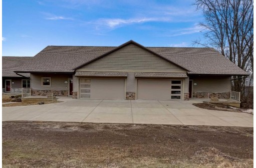 28 Sienna Hills Circle, Mount Horeb, WI 53572