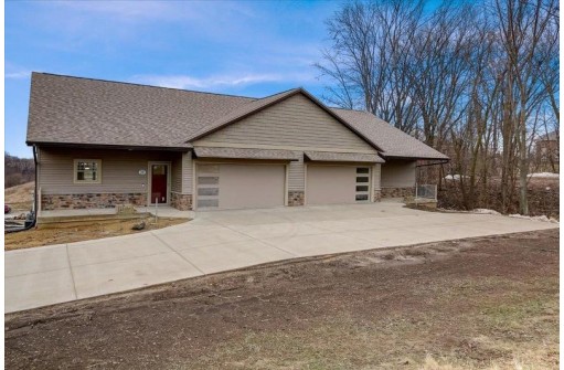 28 Sienna Hills Circle, Mount Horeb, WI 53572