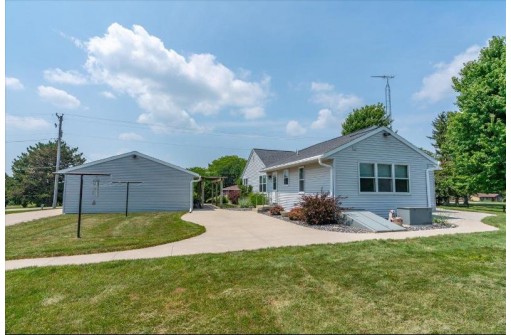 7752 Clinton Road, DeForest, WI 53532