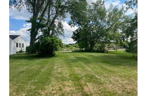 606 W Delavan Drive, Janesville, WI 53546-0000