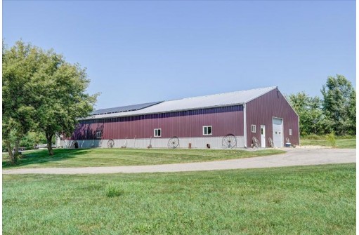 8040 Lueth Road, Sauk City, WI 53583