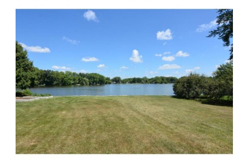 430 Sunset Court, Marshall, WI 53559