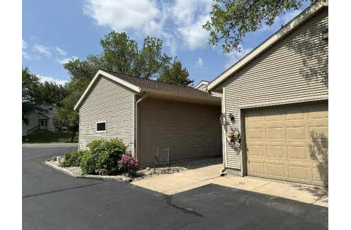 105 White Tail Drive 605, Sun Prairie, WI 53590