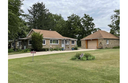 N1124 Golf Road, Prairie Du Sac, WI 53578