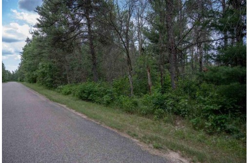 N8275 Woodland Trail, New Lisbon, WI 53950