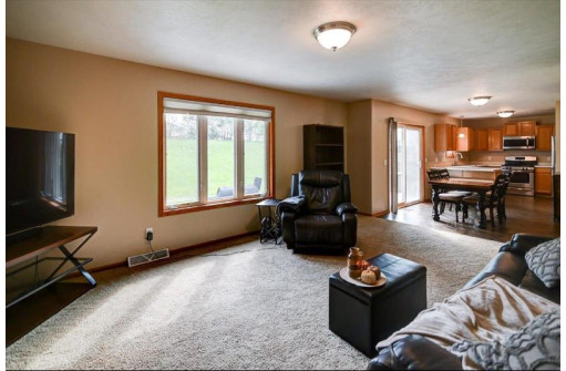 280 Ridgeview Drive, Lake Mills, WI 53551