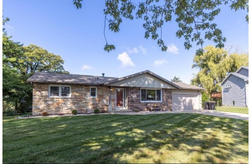 512 Dennis Drive, DeForest, WI 53532