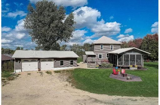 898 Log Town Road, Mineral Point, WI 53565