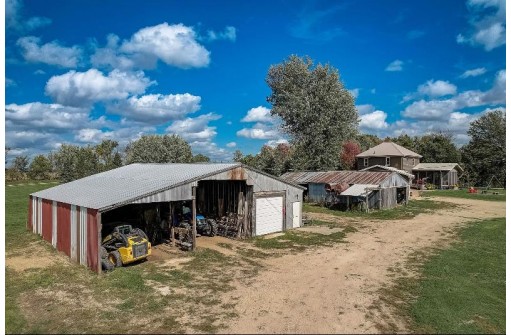 898 Log Town Road, Mineral Point, WI 53565