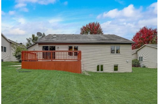 223 Chateau Drive, Cottage Grove, WI 53527