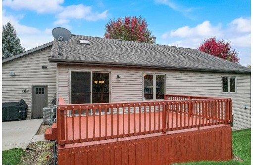 223 Chateau Drive, Cottage Grove, WI 53527