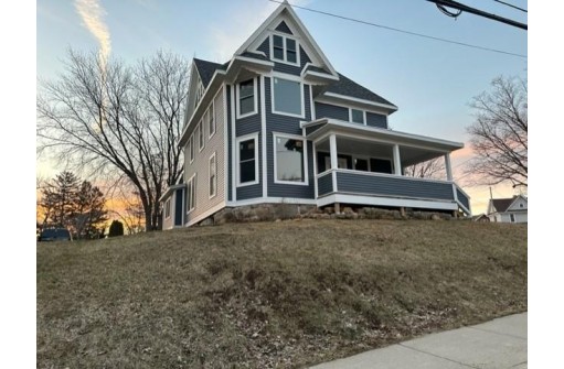 216 N Chestnut Street, Mineral Point, WI 53565