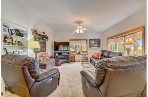 974 County Road B, Cambridge, WI 53523