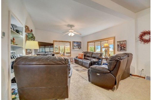 974 County Road B, Cambridge, WI 53523