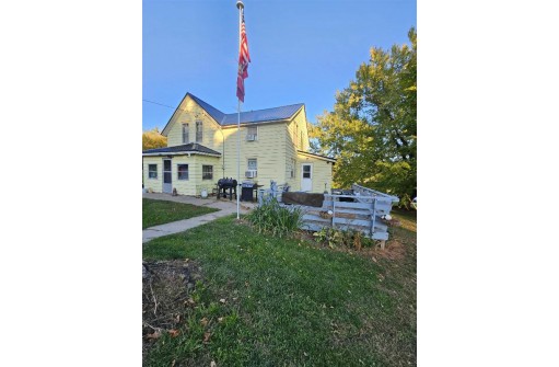 122 N Aarlocker Street, Mount Hope, WI 53816