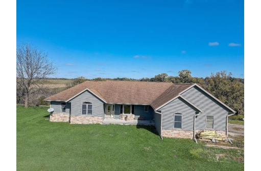 8720 W Moscow Road, Blanchardville, WI 53516