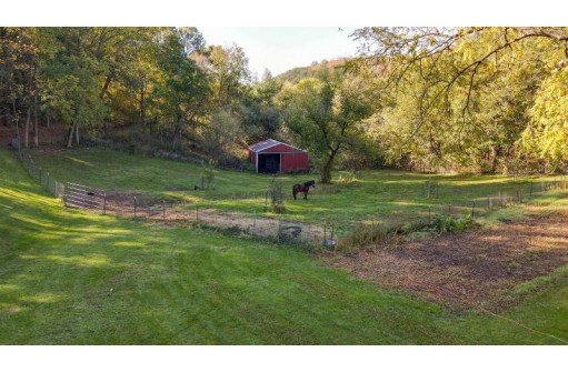 28005 Crestview Drive, Richland Center, WI 53581