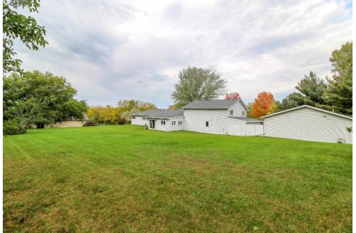 W7579 Koshkonong Lake Road, Fort Atkinson, WI 53538