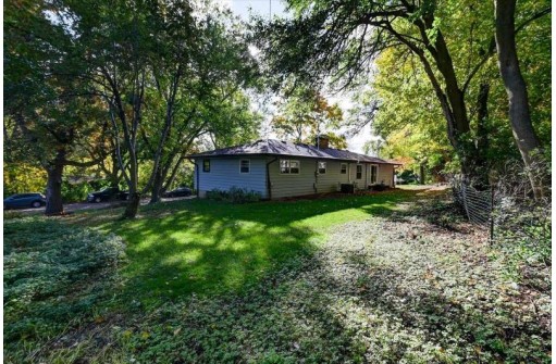 5515 Woodridge Road, Monona, WI 53716