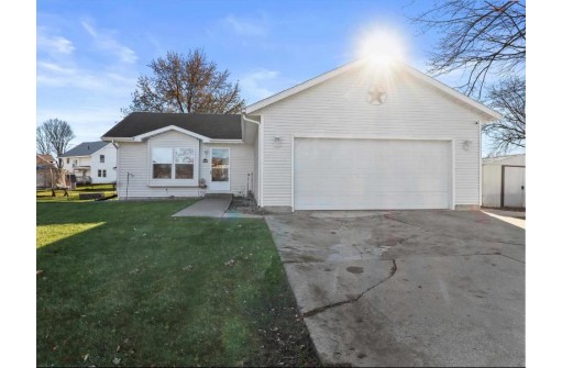 E11066 Maple Park Drive, Prairie Du Sac, WI 53578