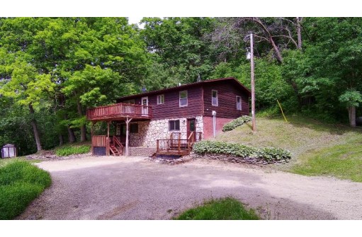 11843 Fuller Hollow Road, Prairie Du Chien, WI 53821