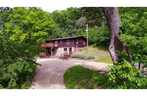 11843 Fuller Hollow Road, Prairie Du Chien, WI 53821