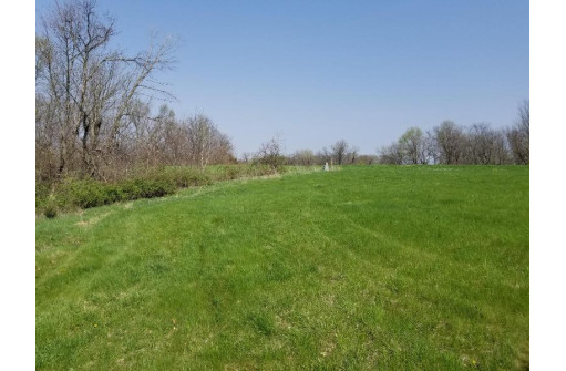 5171 Shamrock Lane, Cassville, WI 53806