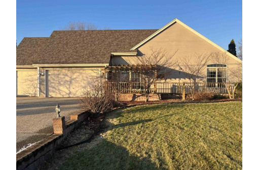 1401 Country Club Lane, Watertown, WI 53098