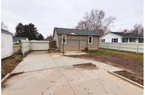 1413 S Grant Avenue, Janesville, WI 53546