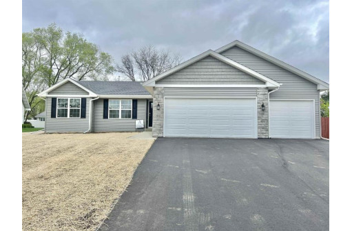 1911 St George Lane, Janesville, WI 53545-9999