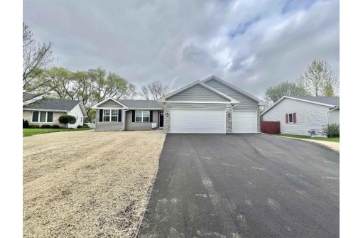 1911 St George Lane, Janesville, WI 53545-9999