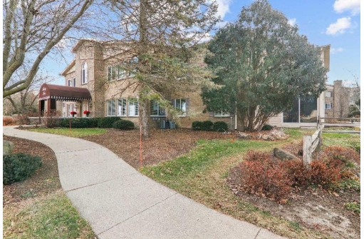95 Golf Parkway G, Madison, WI 53704