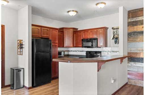 121 Metro Terrace 105, Madison, WI 53718