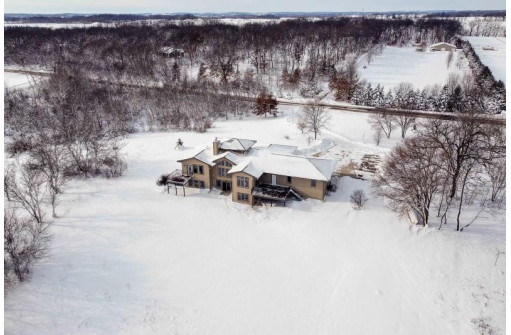 318 Lake Kegonsa Road, Oregon, WI 53575