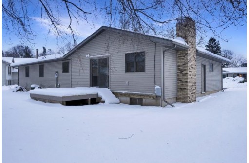 8 Goodland Avenue, Deerfield, WI 53531