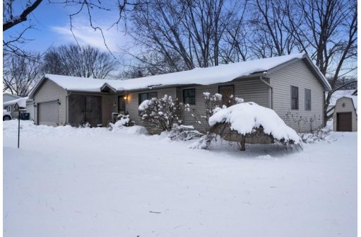 8 Goodland Avenue, Deerfield, WI 53531