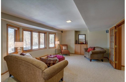 6104 Spring Pond Court, McFarland, WI 53558