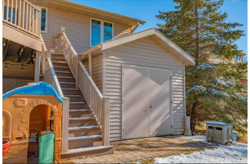 6104 Spring Pond Court, McFarland, WI 53558