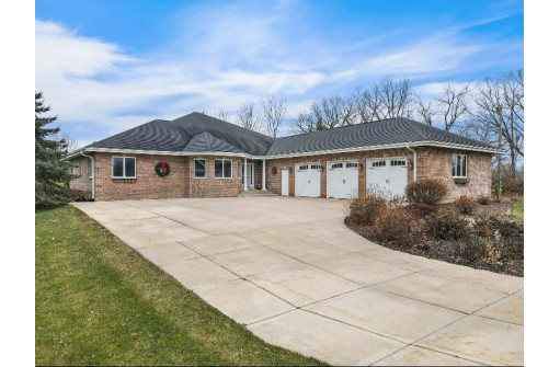 3101 Course View Drive, Stoughton, WI 53589