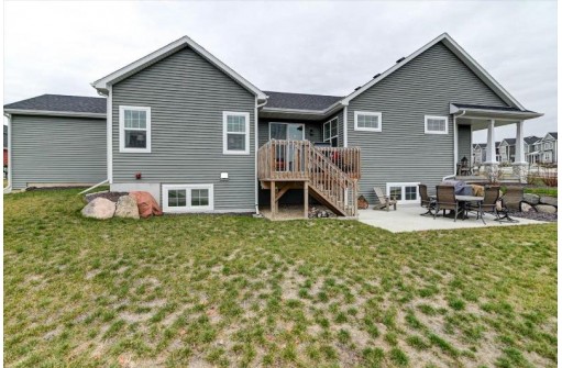 610 Hillcrest Drive, Waunakee, WI 53597