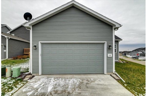 610 Hillcrest Drive, Waunakee, WI 53597