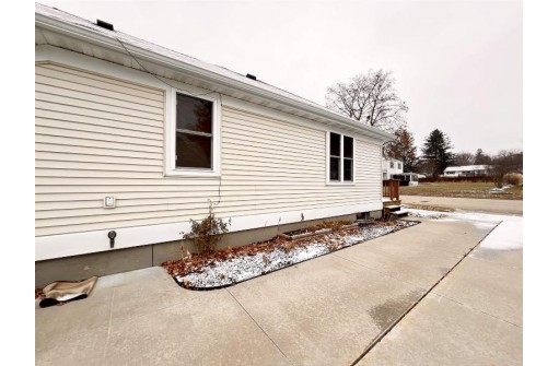 320 11th Street, Baraboo, WI 53913