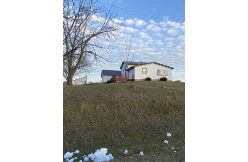 N8176 Kelly Road, Brooklyn, WI 53521