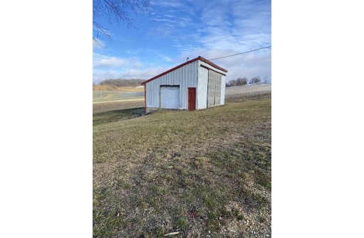 N8176 Kelly Road, Brooklyn, WI 53521