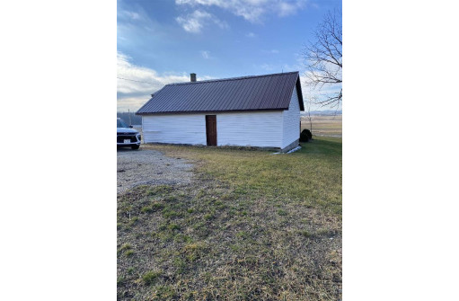 N8176 Kelly Road, Brooklyn, WI 53521