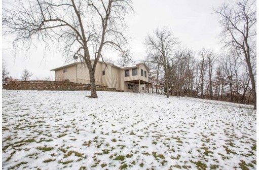 1068 Woodland Road, Platteville, WI 53818