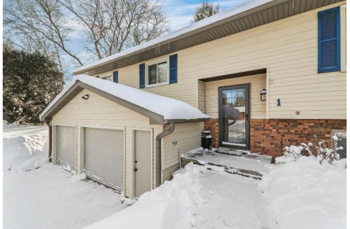 1 E Spyglass Court, Madison, WI 53717