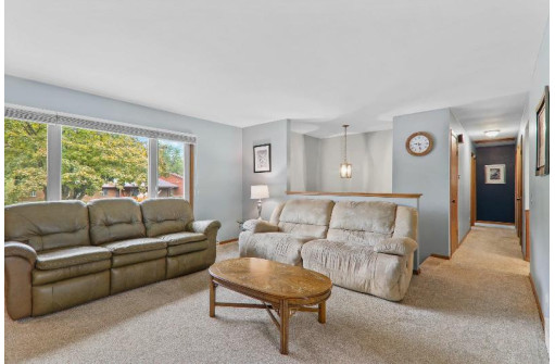 1 E Spyglass Court, Madison, WI 53717